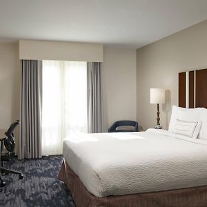 King Room Adapted Tub Mobility Hearing Accessible